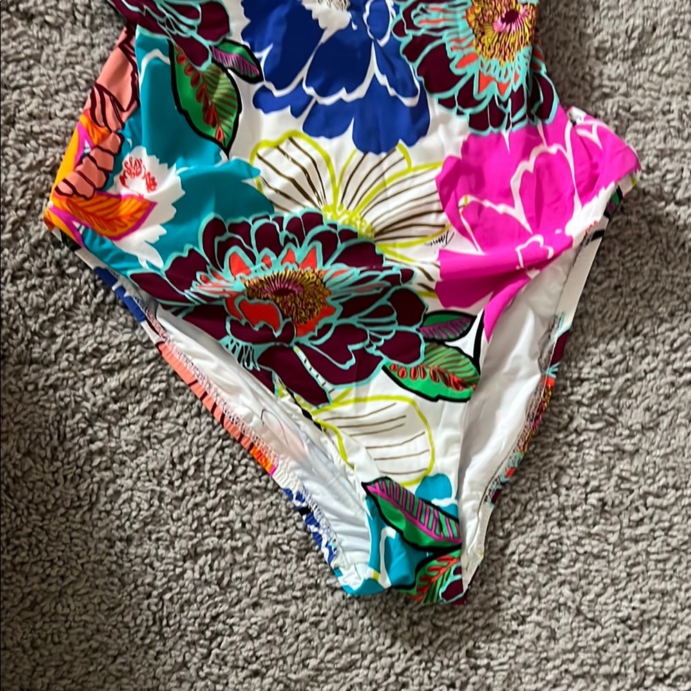NWOT Trina Turk Flora One Piece Swimsuit 6 - Picture 6 of 9